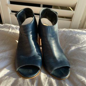 steve madden blue open toe mules